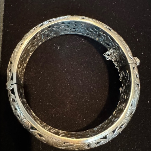 Beautifully handcrafted sterling silver Silpada bangle - Picture 9 of 9